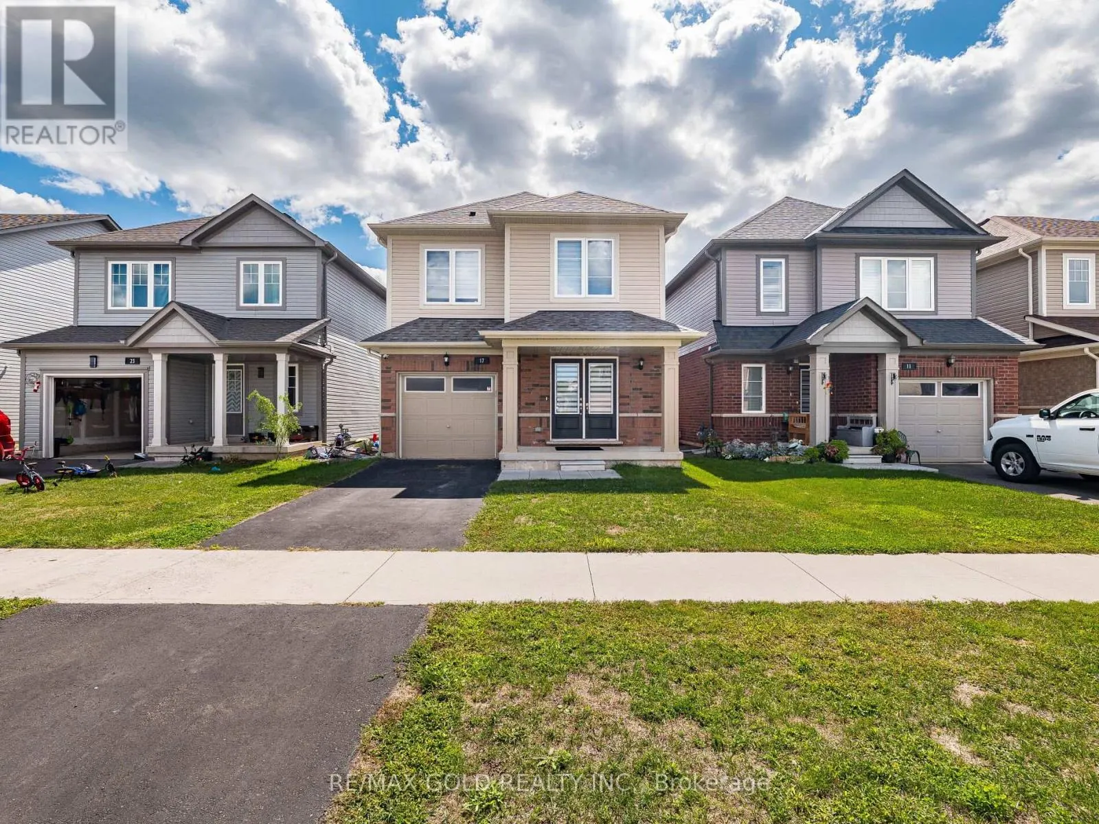 17 COTTONWOOD CRESCENT