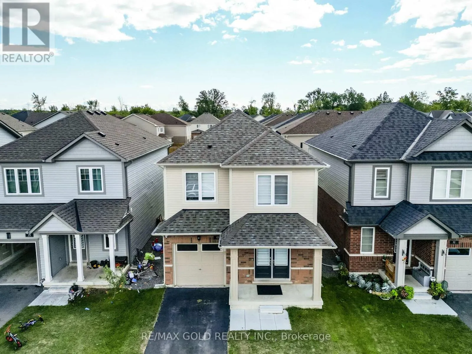 17 COTTONWOOD CRESCENT