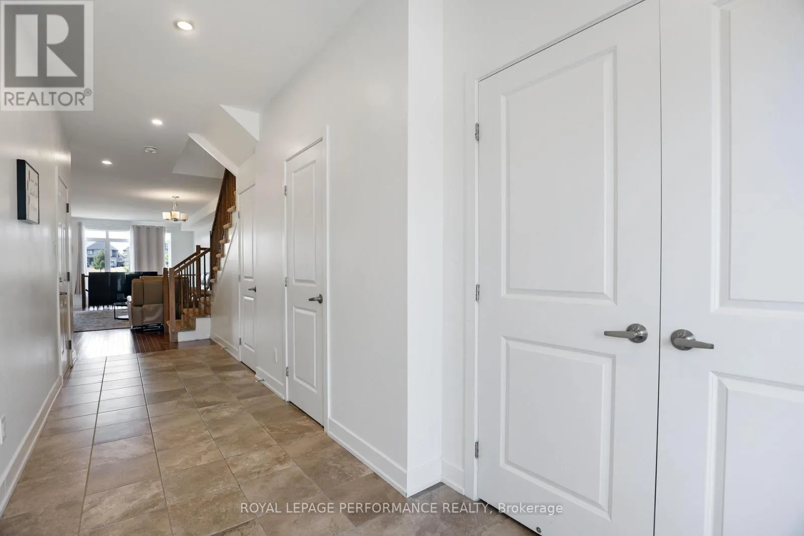 471 FERNSIDE STREET