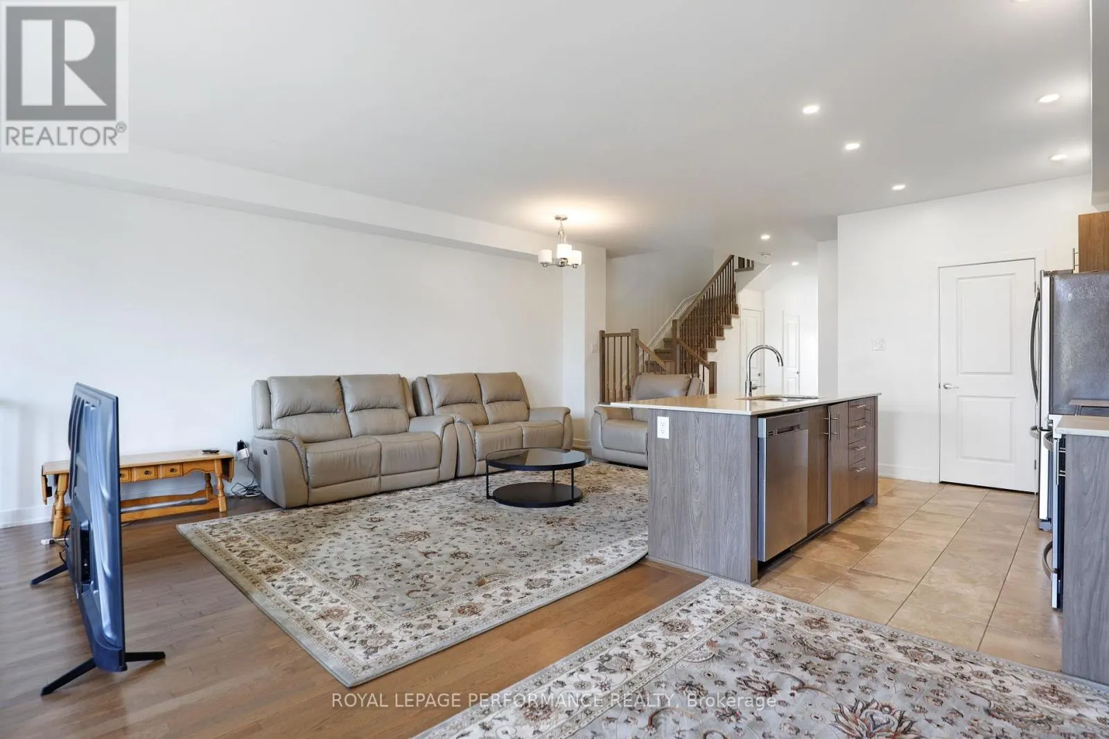 471 FERNSIDE STREET