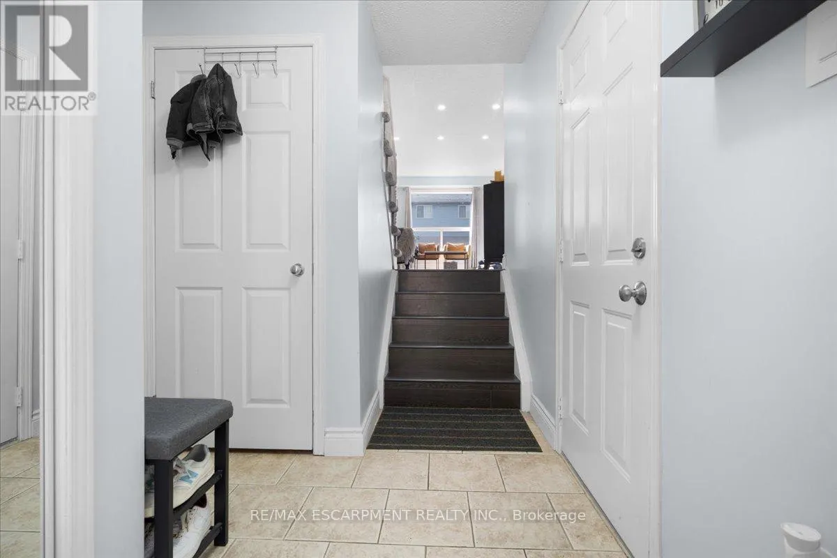 27 - 104 FRANCES AVENUE