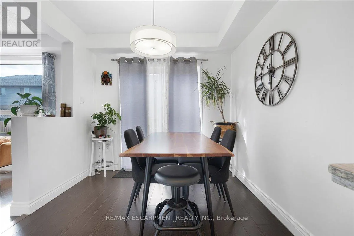 27 - 104 FRANCES AVENUE