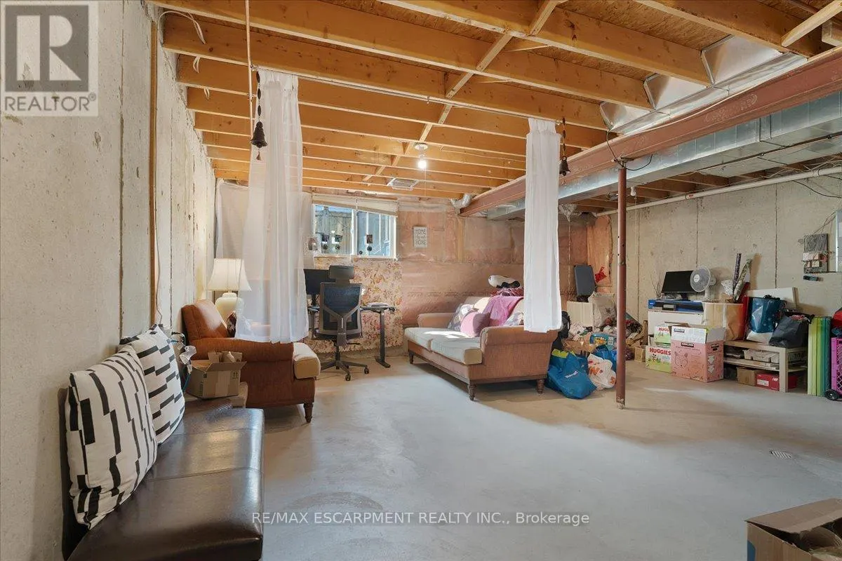 27 - 104 FRANCES AVENUE