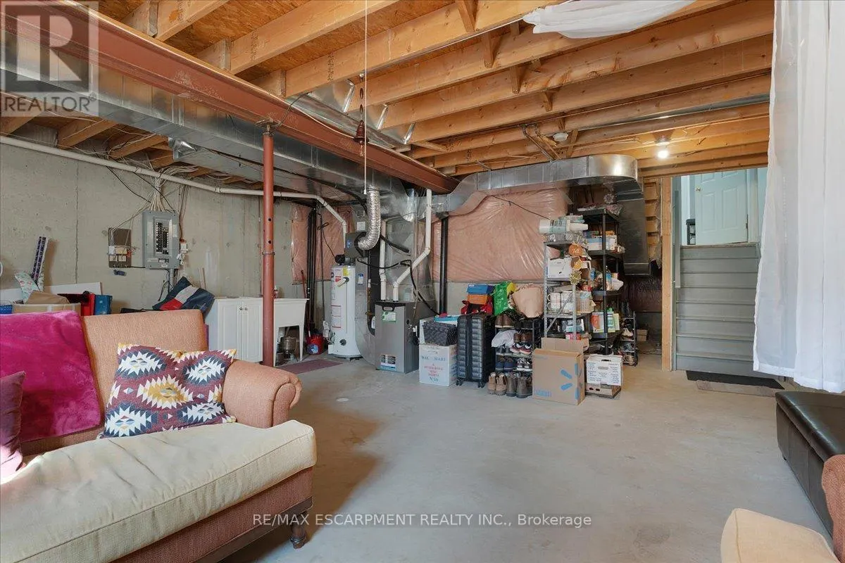 27 - 104 FRANCES AVENUE