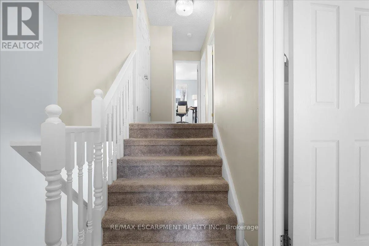 27 - 104 FRANCES AVENUE