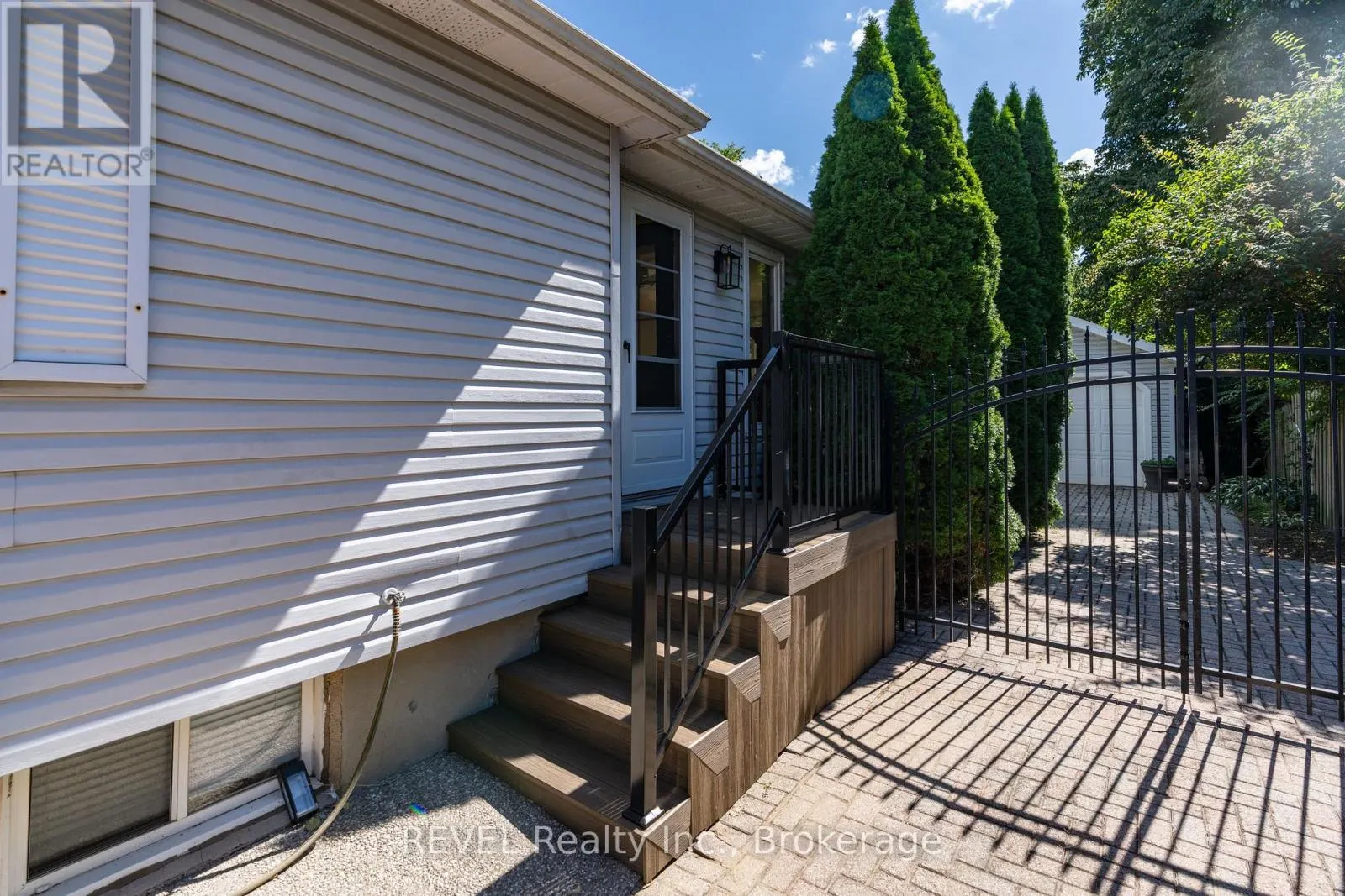 522 MISSISSAGUA STREET