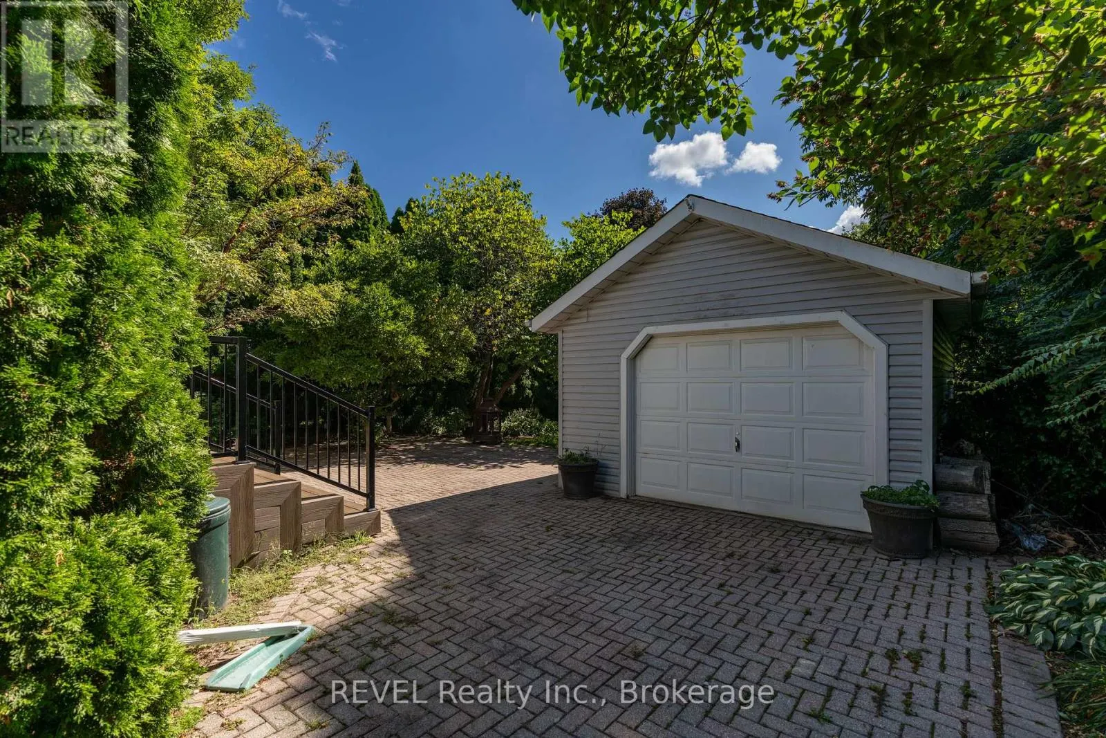 522 MISSISSAGUA STREET