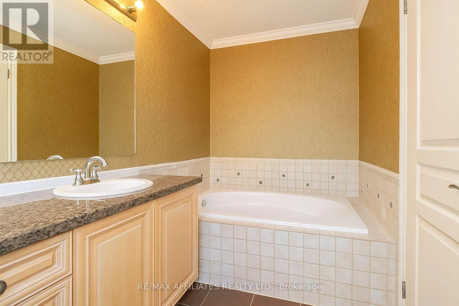 561 AQUAVIEW DRIVE