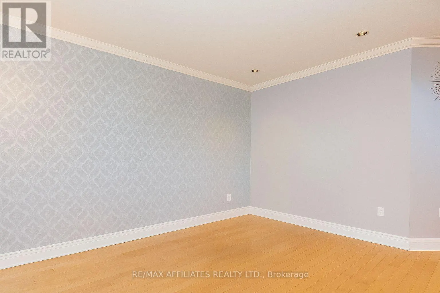 561 AQUAVIEW DRIVE