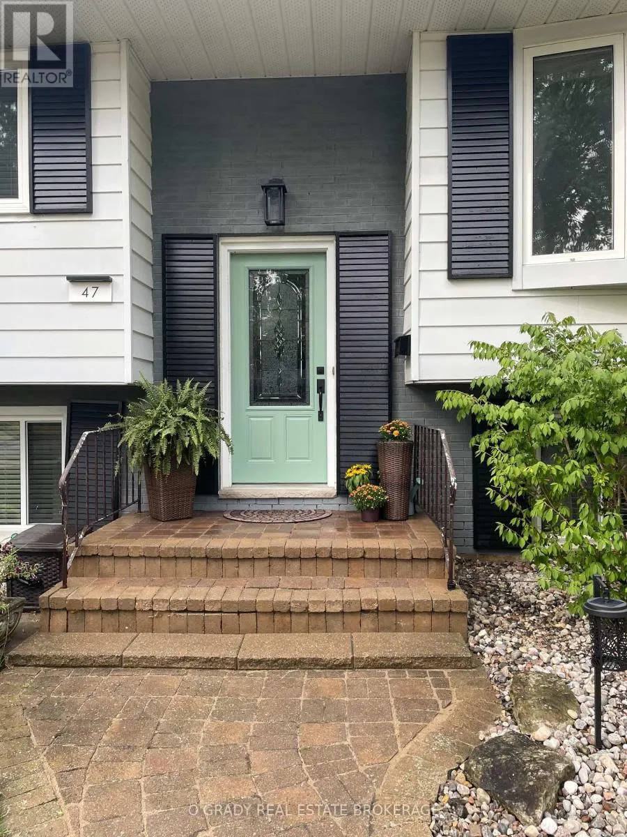 47 MEIGHEN CRESCENT
