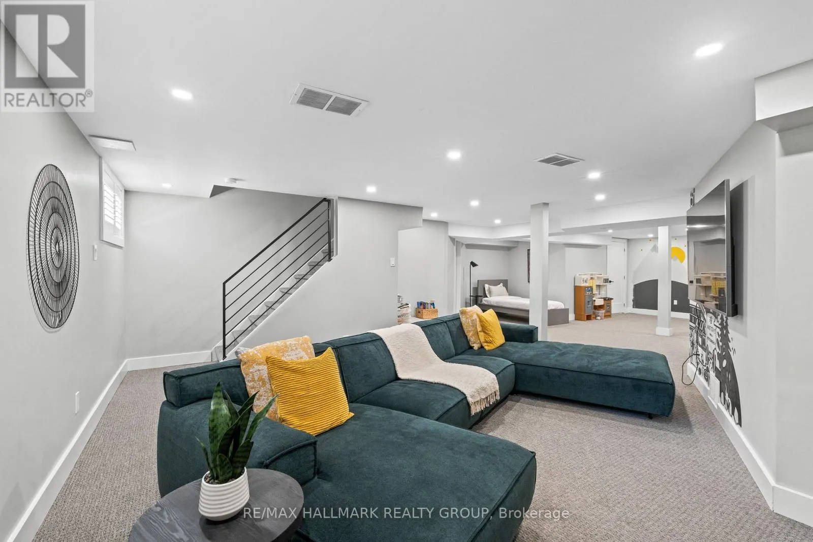 377 SUMMIT AVENUE