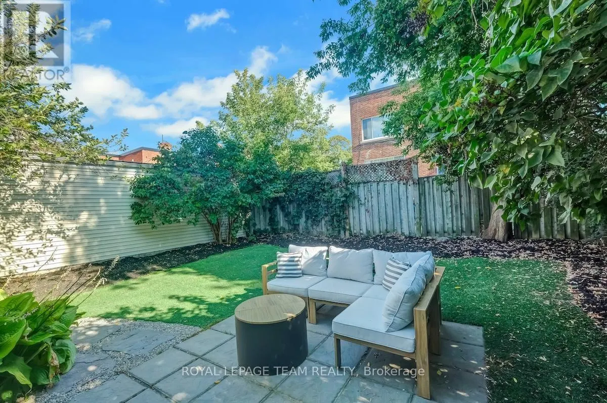 8 PRETORIA AVENUE