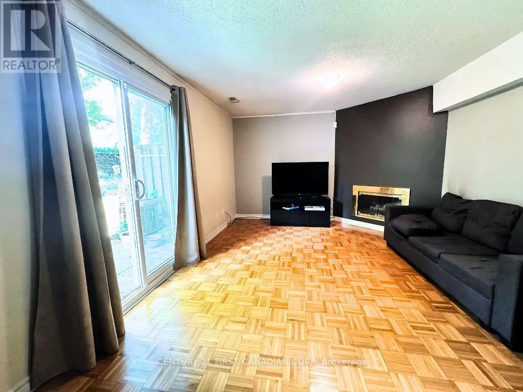 21 - 30 CLARENDON CRESCENT, #21