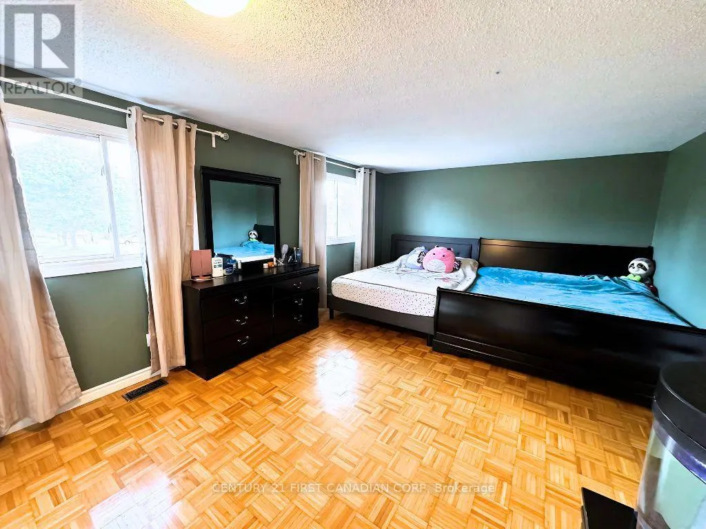 21 - 30 CLARENDON CRESCENT, #21