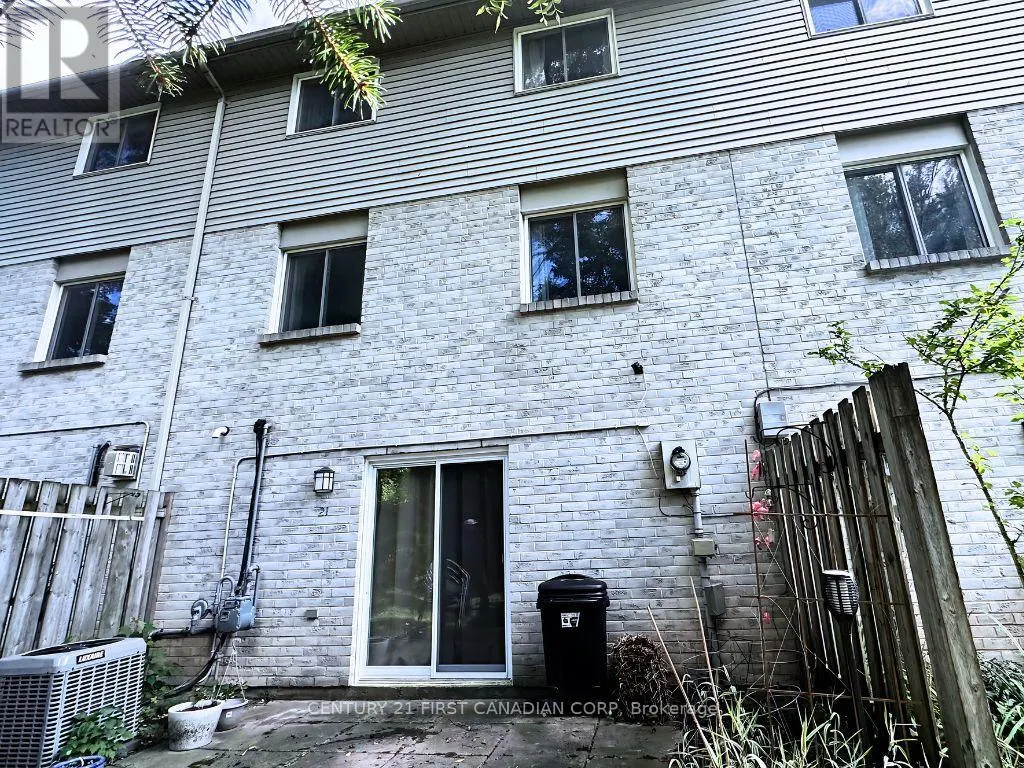 21 - 30 CLARENDON CRESCENT, #21