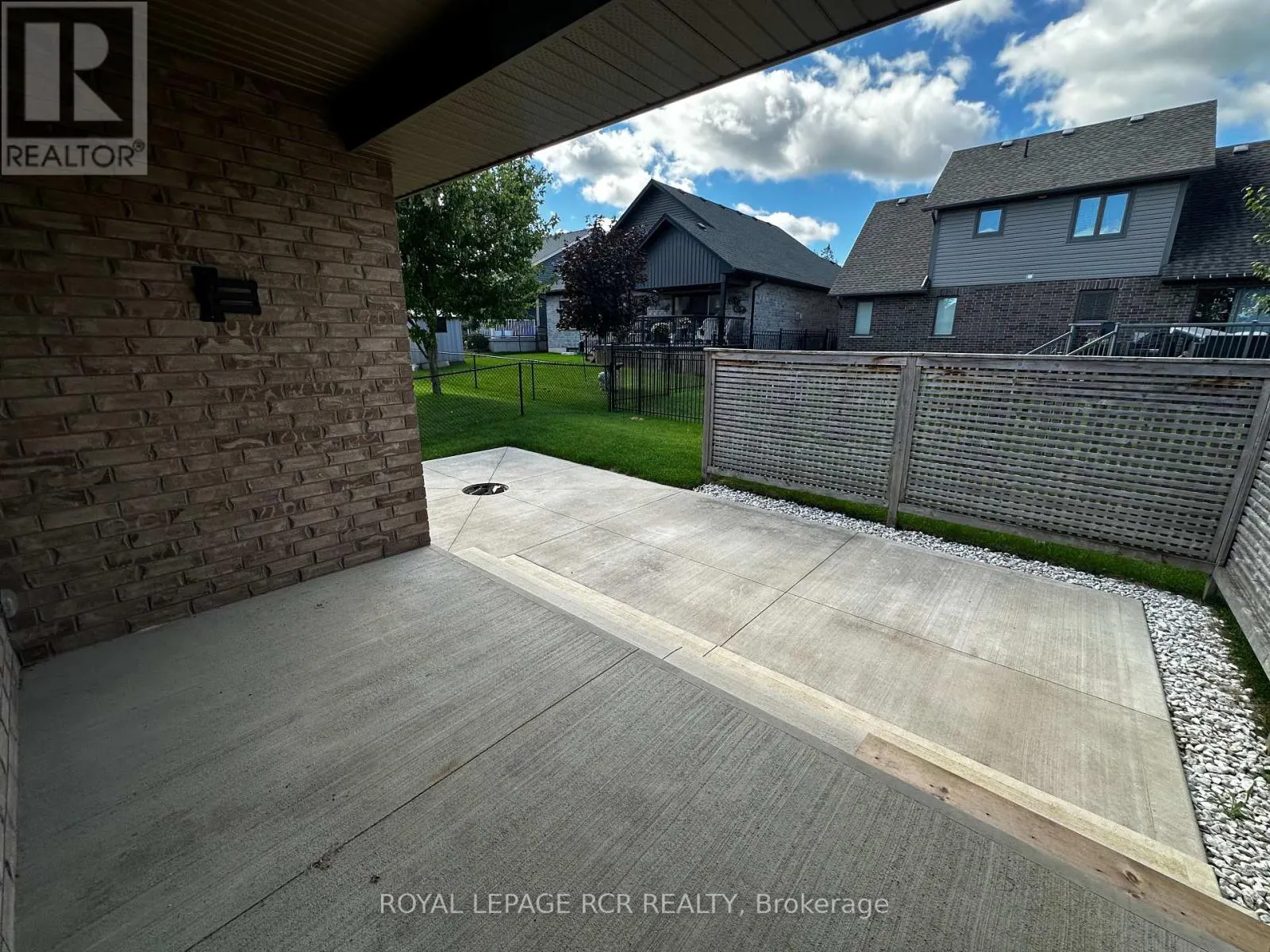 184 RUBY'S CRESCENT E