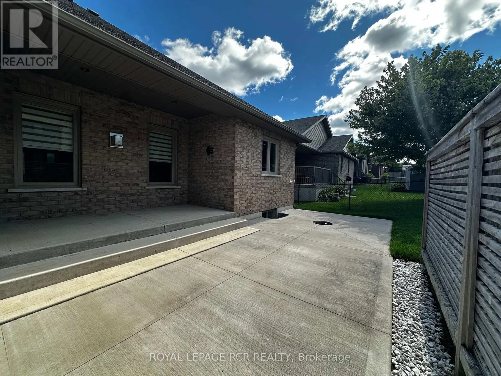 184 RUBY'S CRESCENT E