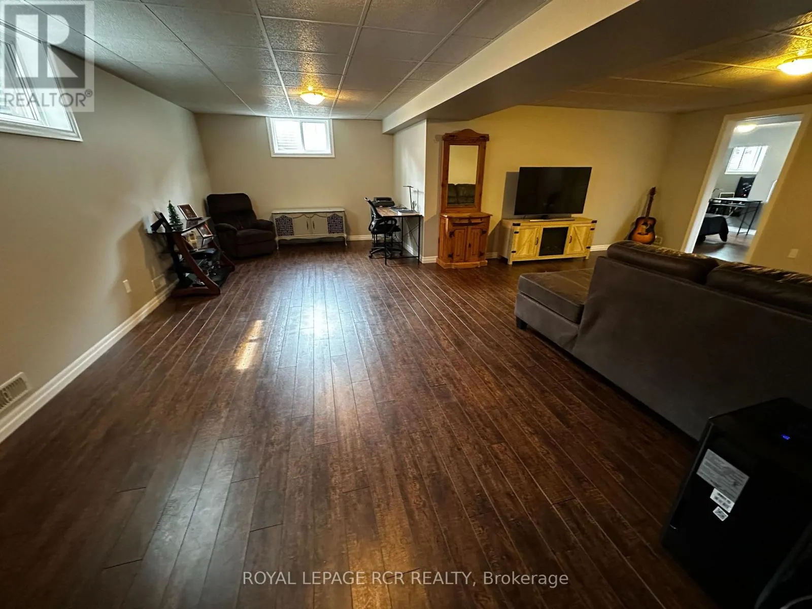 184 RUBY'S CRESCENT E