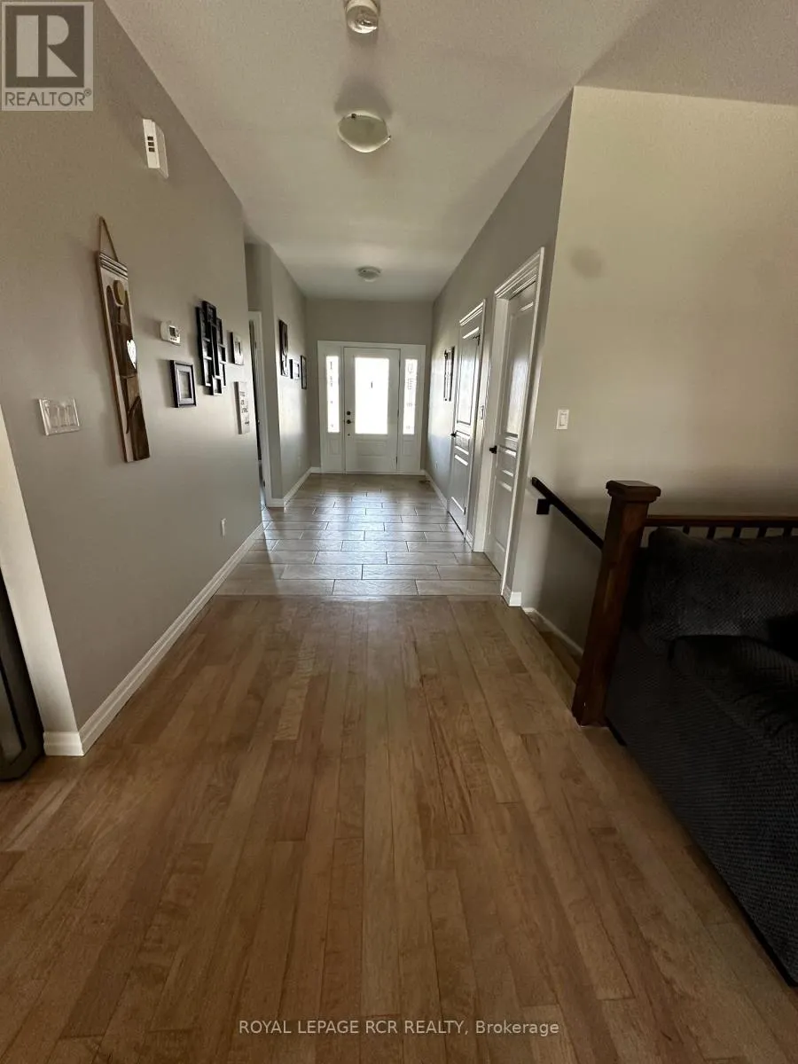 184 RUBY'S CRESCENT E
