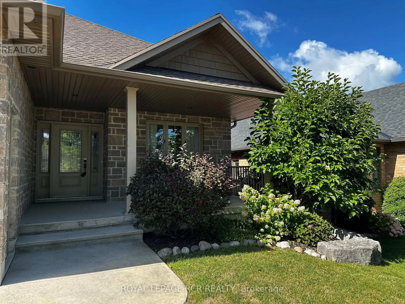 184 RUBY'S CRESCENT E