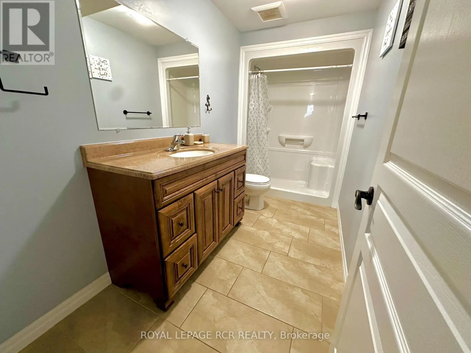 184 RUBY'S CRESCENT E