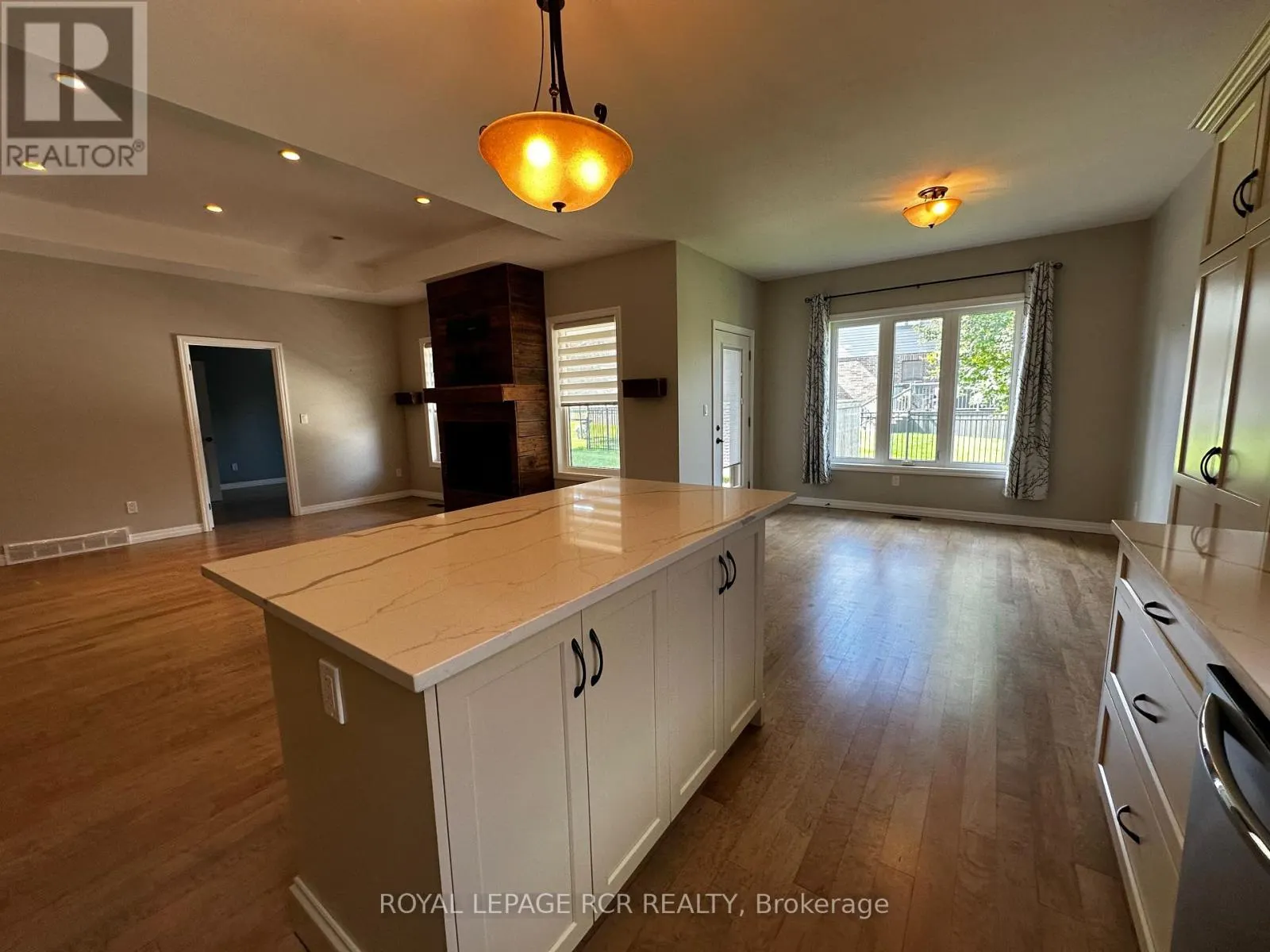 184 RUBY'S CRESCENT E