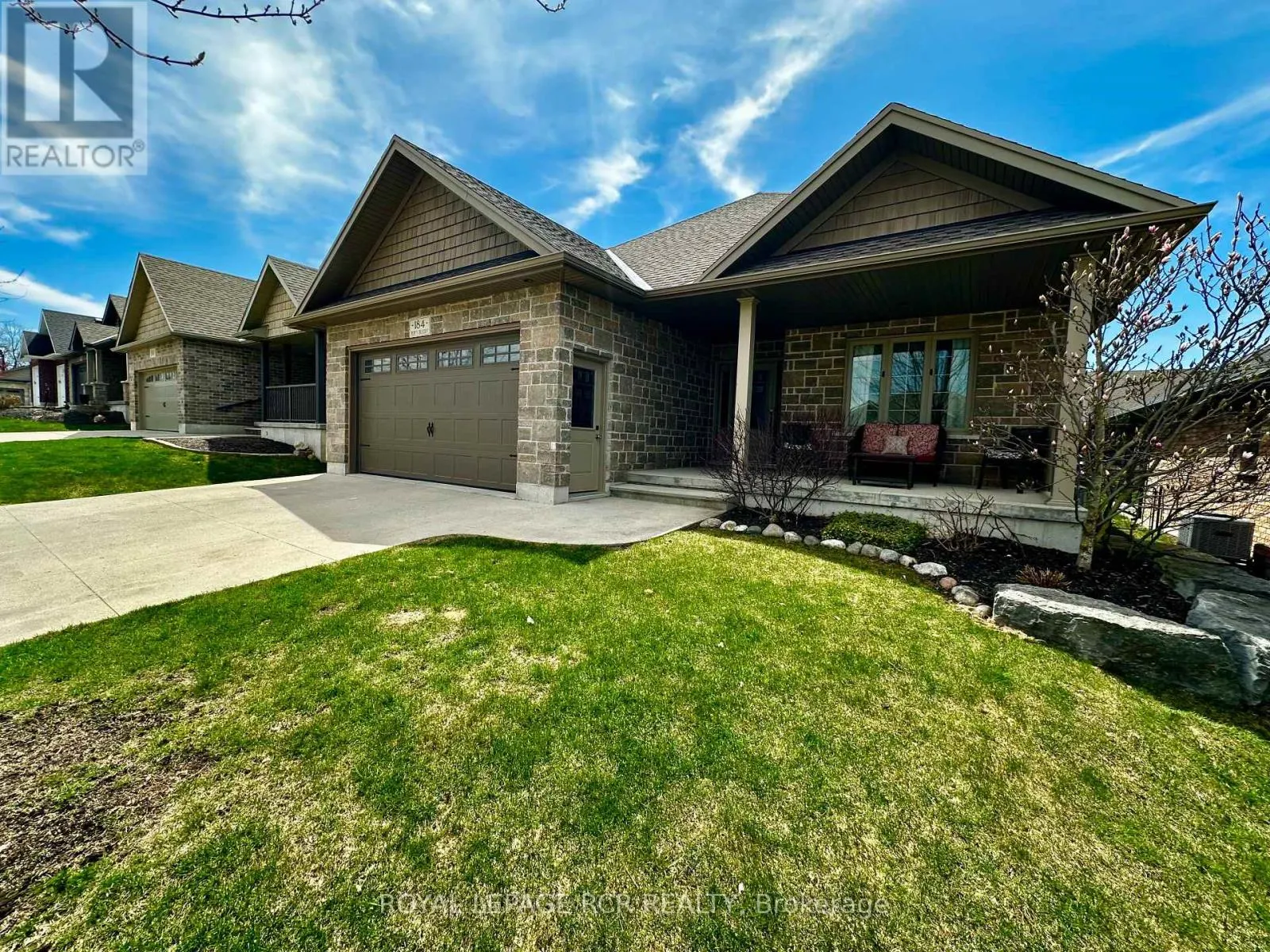 184 RUBY'S CRESCENT E