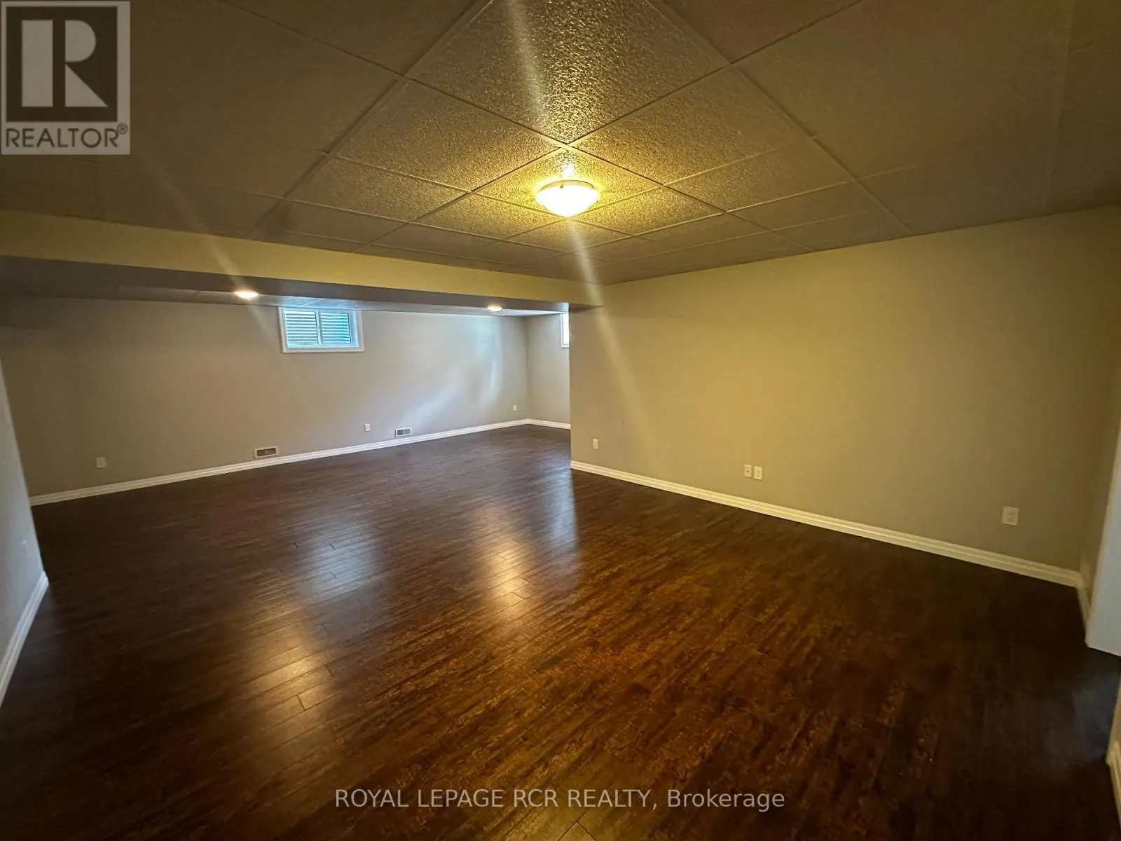 184 RUBY'S CRESCENT E
