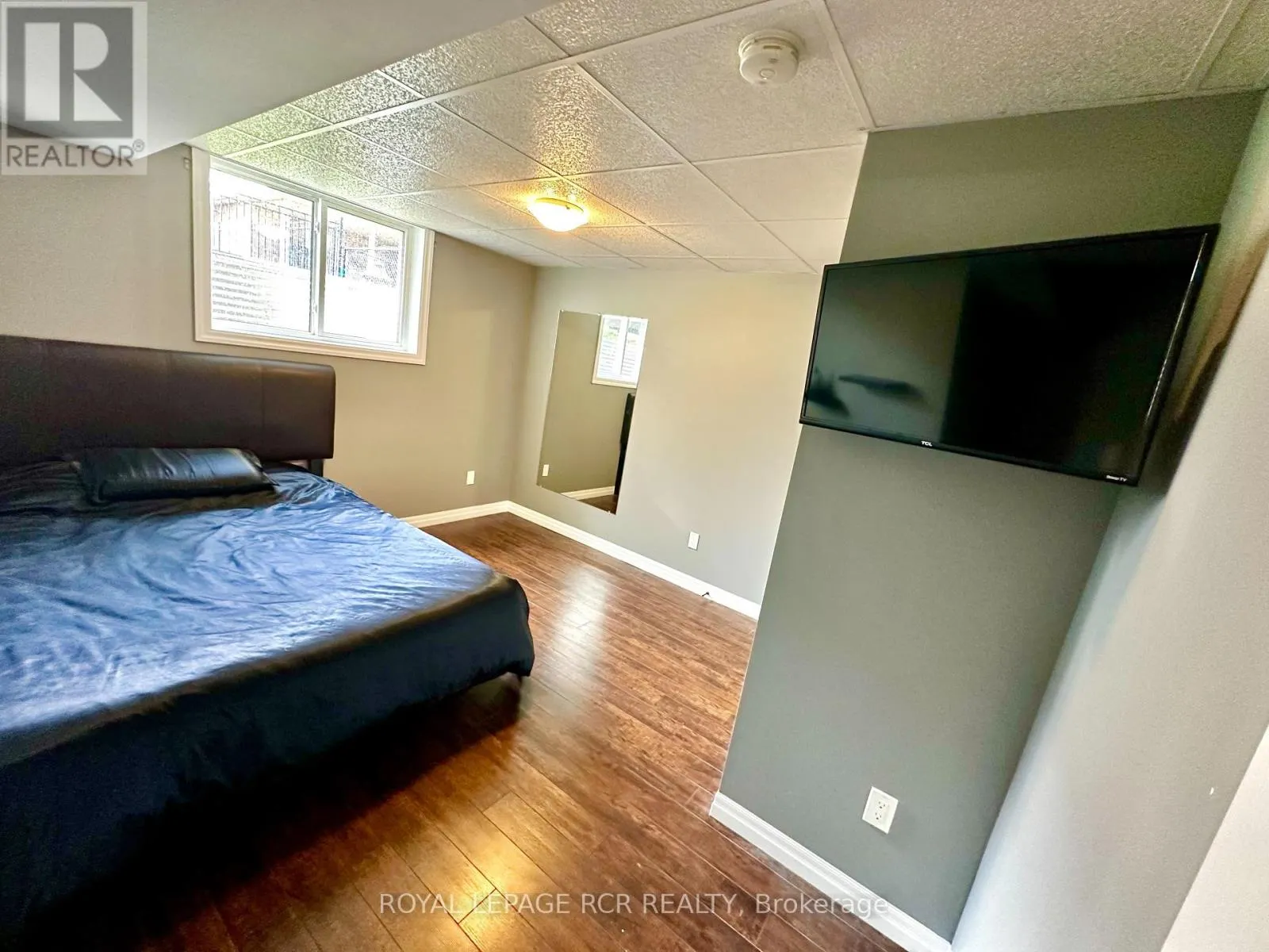 184 RUBY'S CRESCENT E