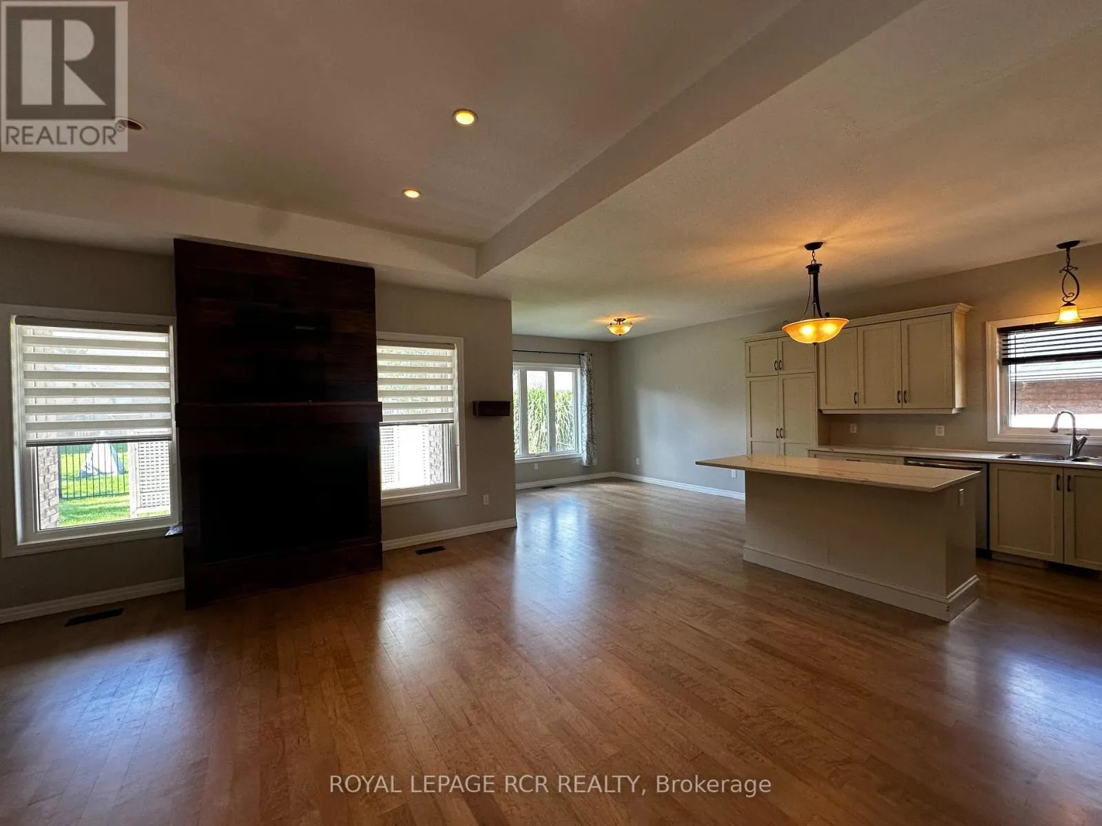 184 RUBY'S CRESCENT E