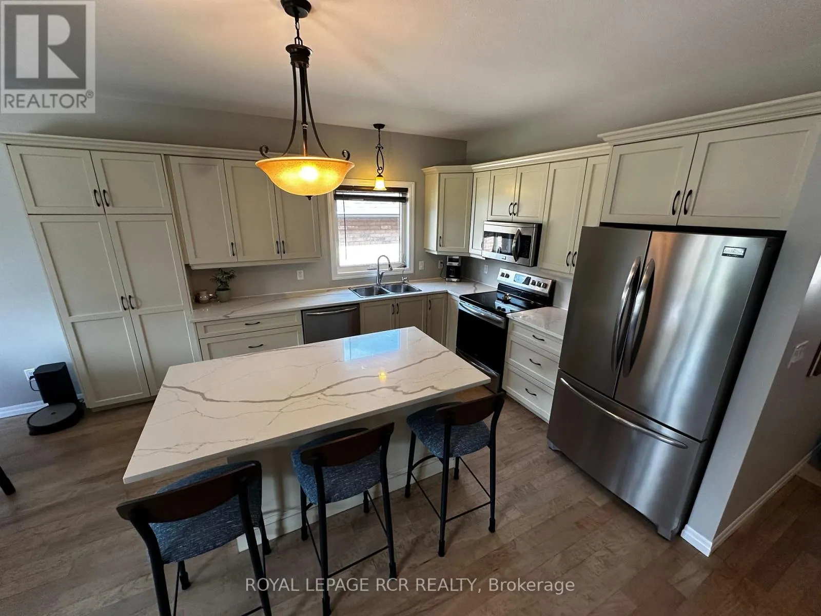 184 RUBY'S CRESCENT E