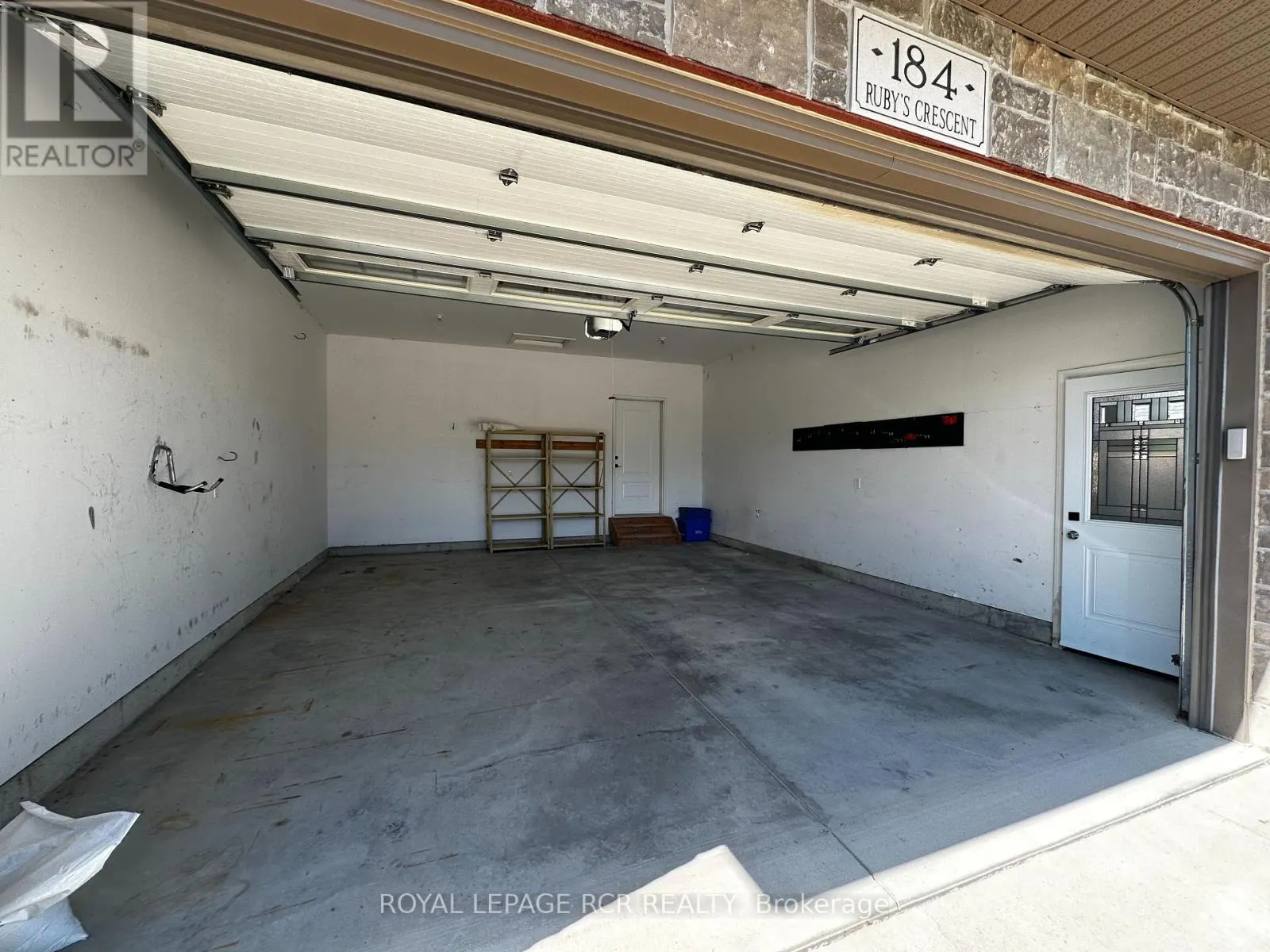 184 RUBY'S CRESCENT E