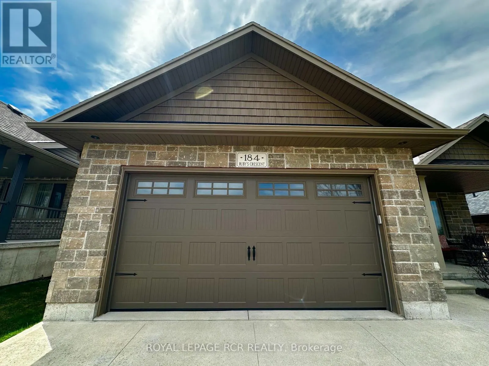 184 RUBY'S CRESCENT E
