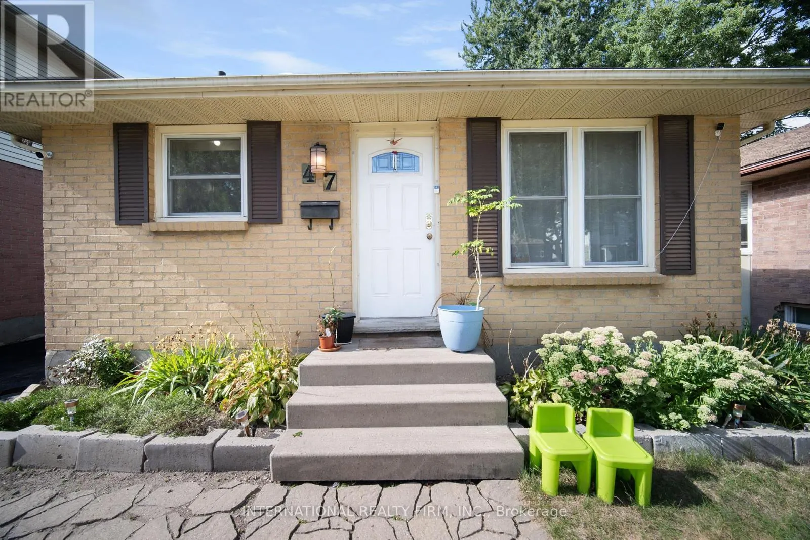 47 SPEIGHT CRESCENT