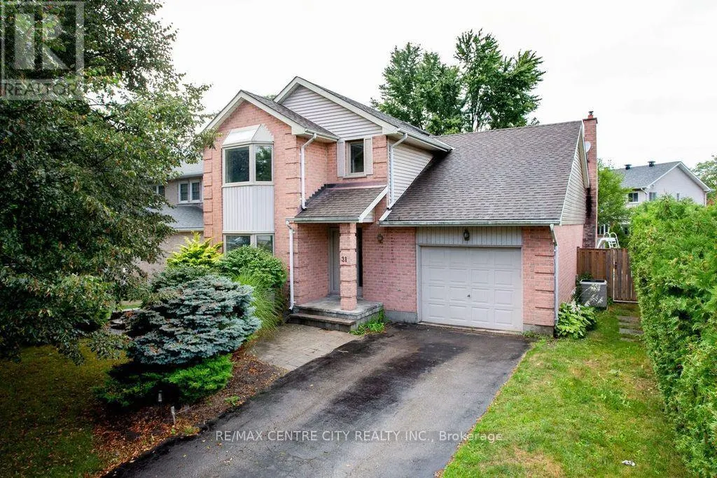 31 COLONIAL CRESCENT