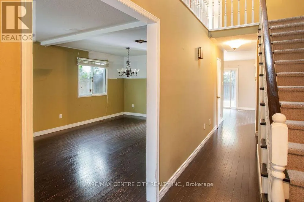 31 COLONIAL CRESCENT