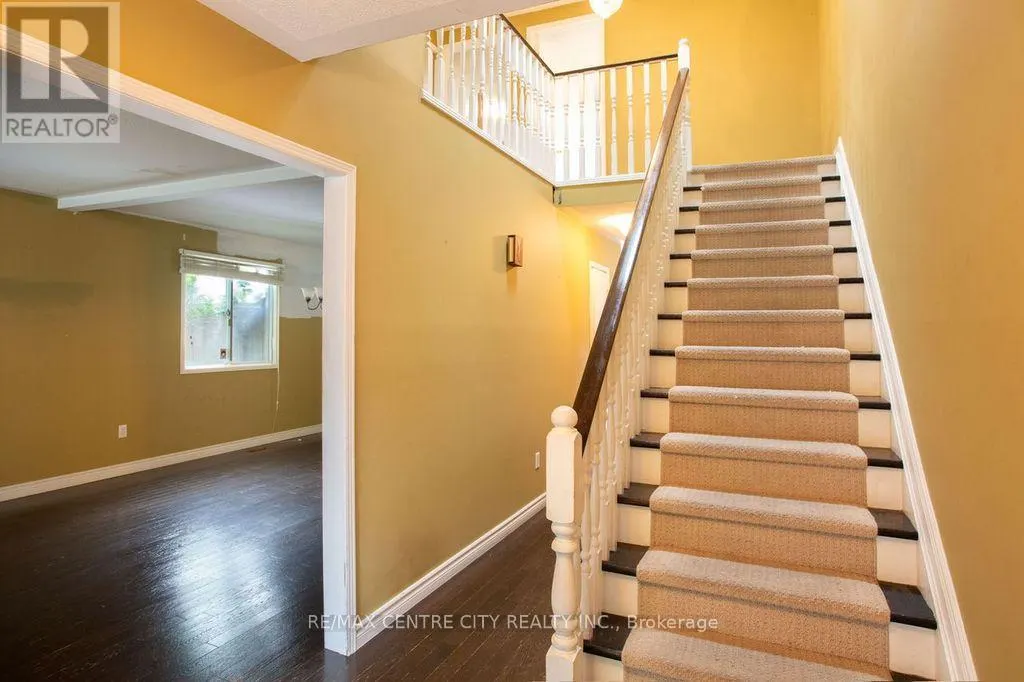 31 COLONIAL CRESCENT