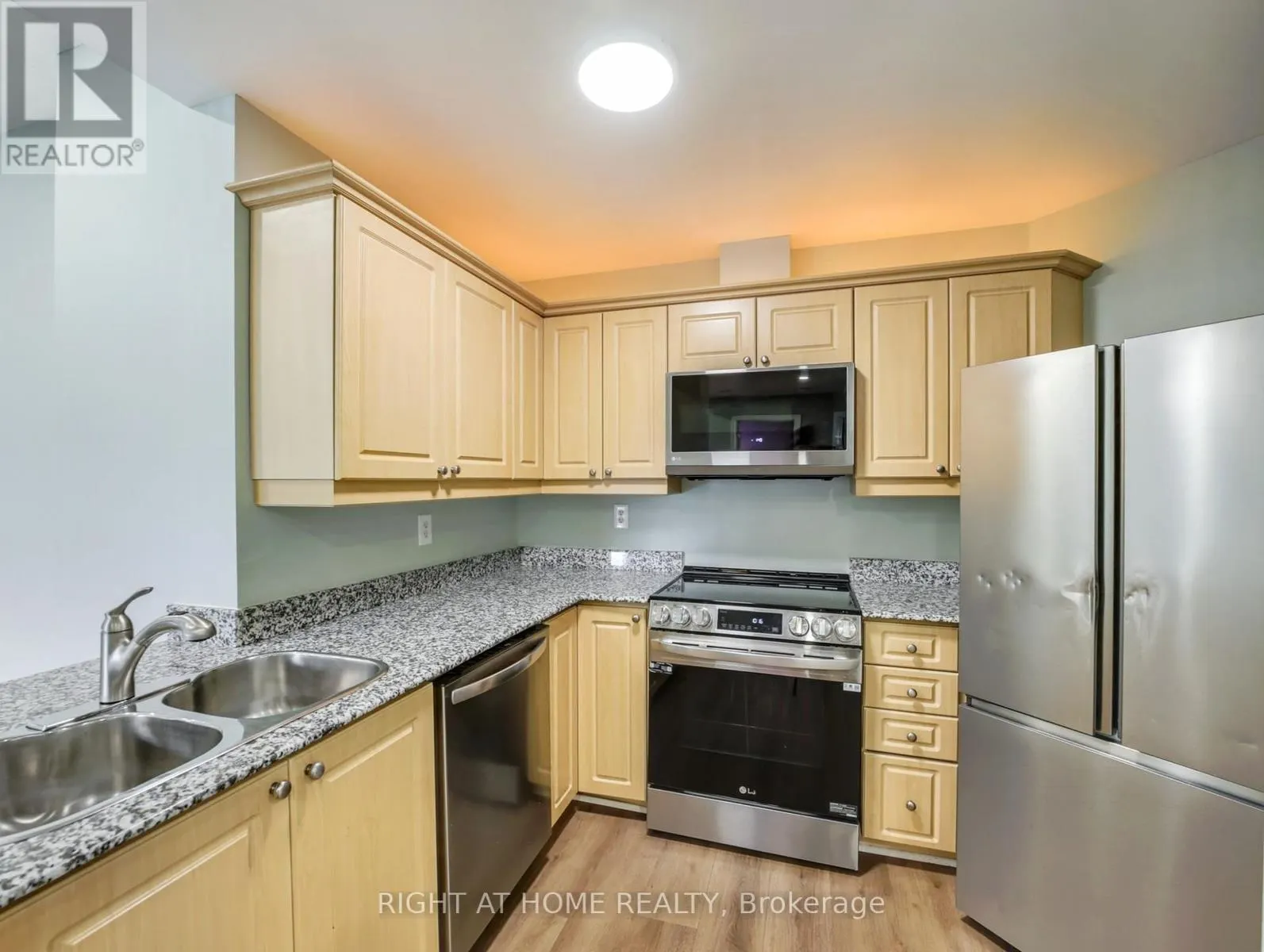 311 - 135 JAMES STREET