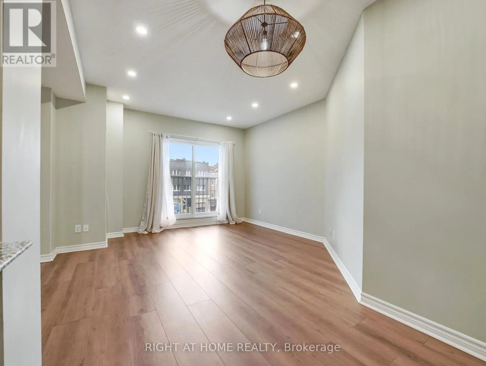 311 - 135 JAMES STREET
