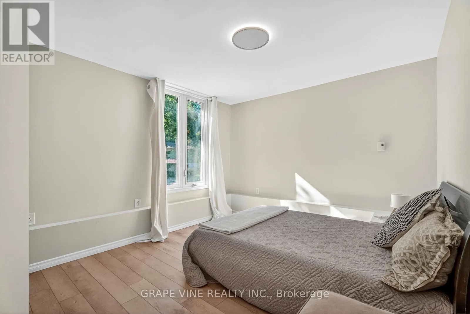 125 HUNTER CRESCENT