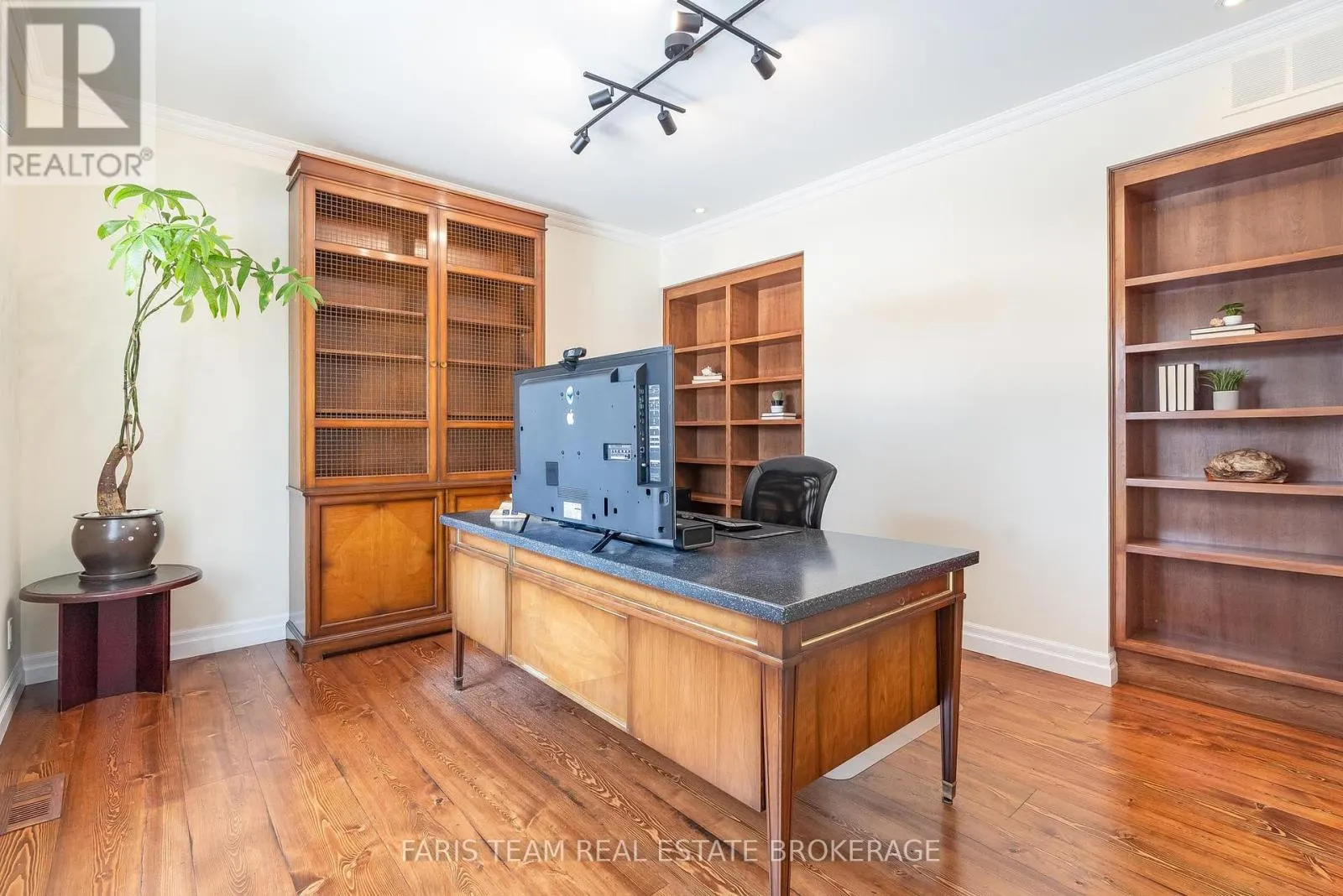 156 DEERFOOT TRAIL
