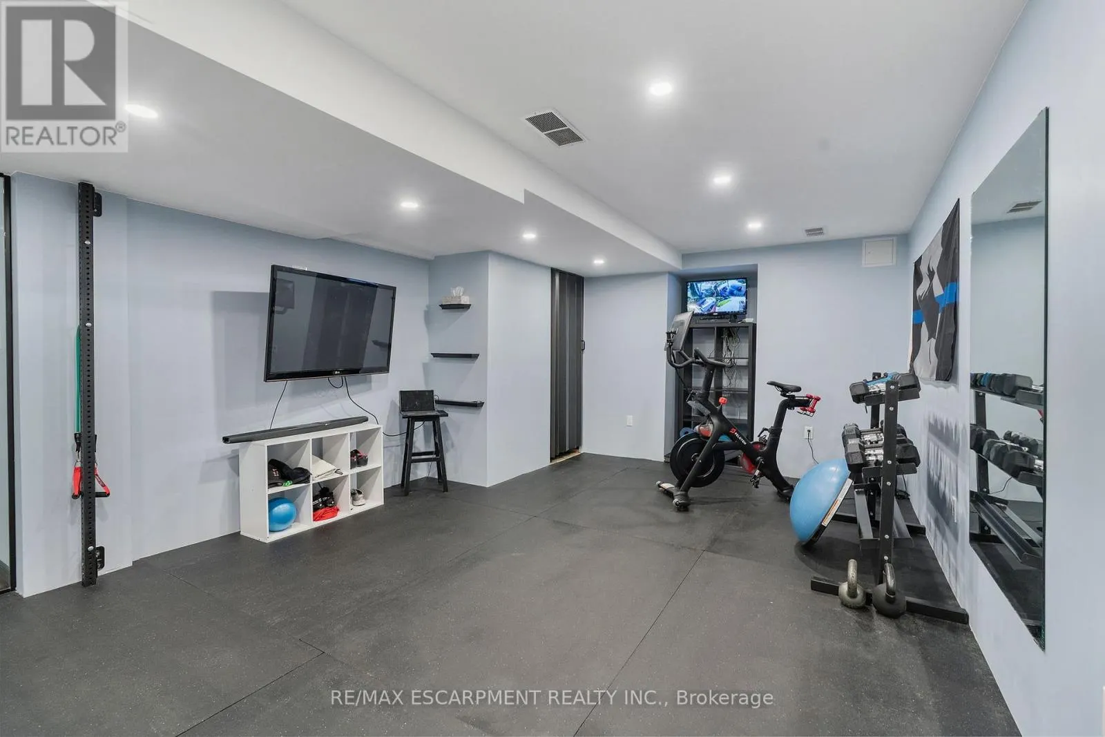 17 KINTYRE COURT