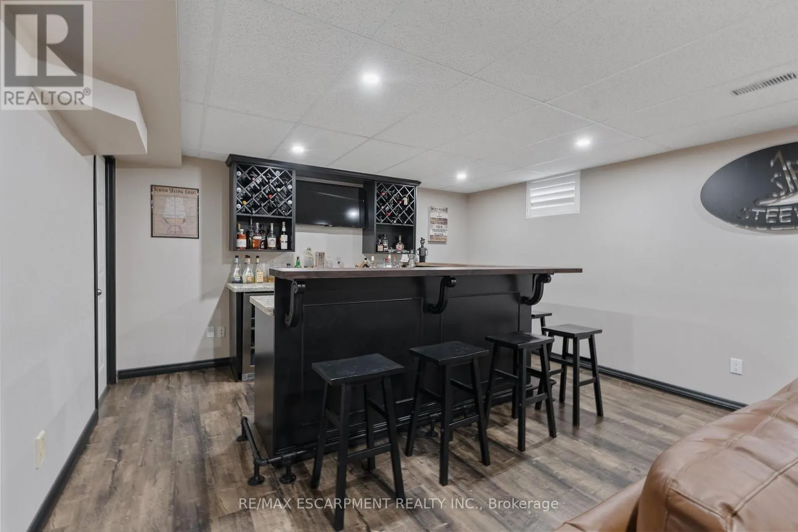 17 KINTYRE COURT