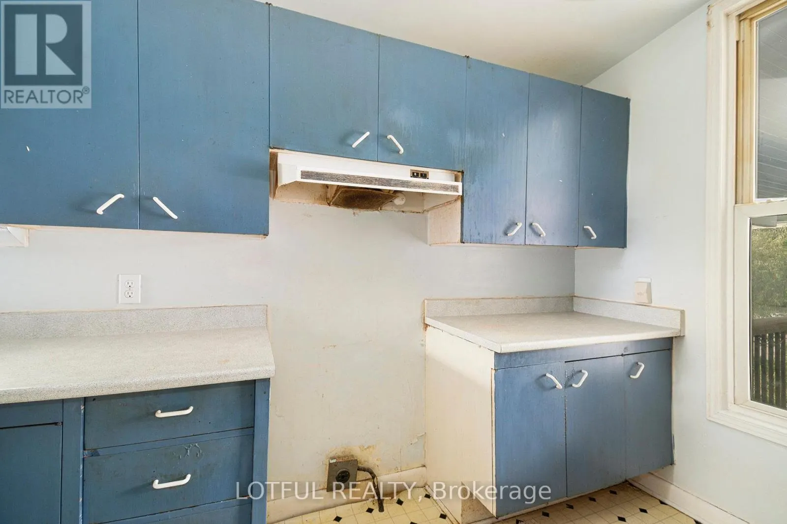 328 PERRIER AVENUE