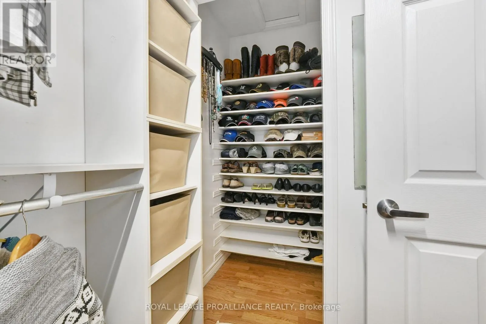 8 - 190 INGHAM ROAD, #8