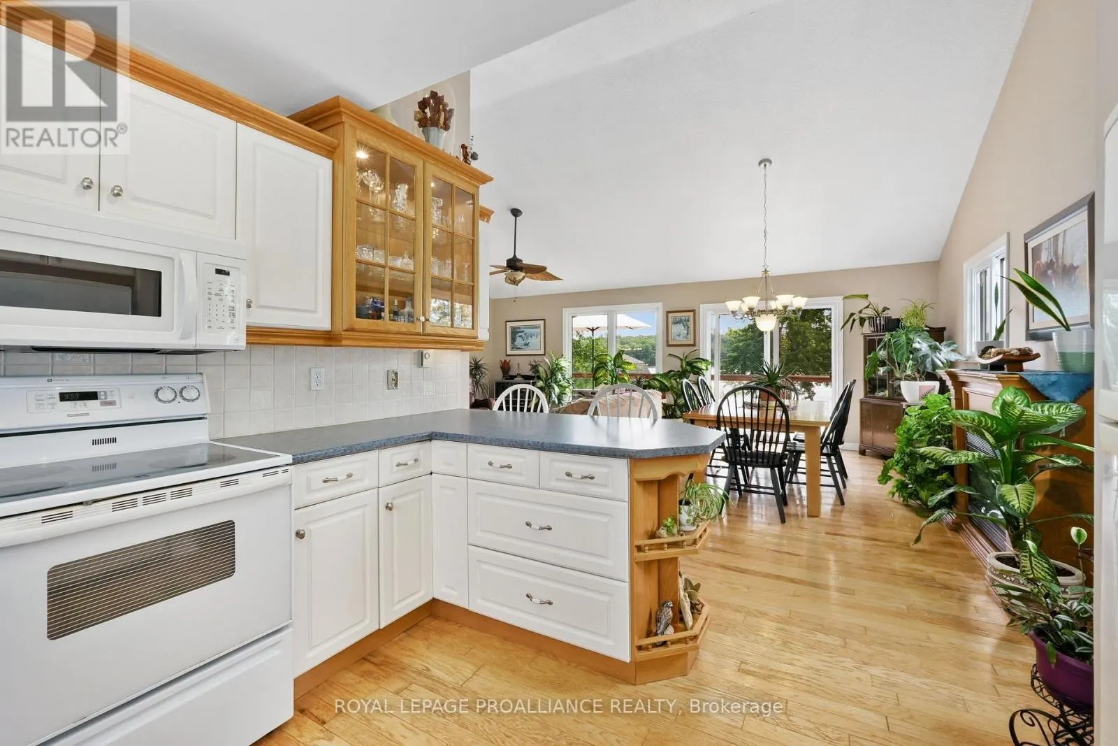 8 - 190 INGHAM ROAD, #8
