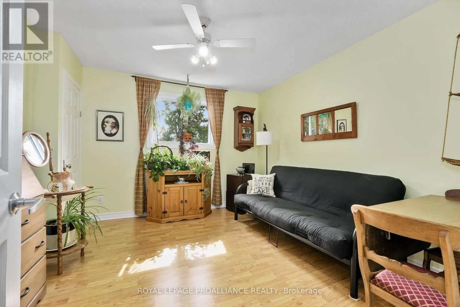 8 - 190 INGHAM ROAD, #8