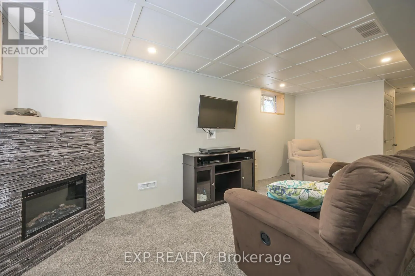 1835 REILLY WALK