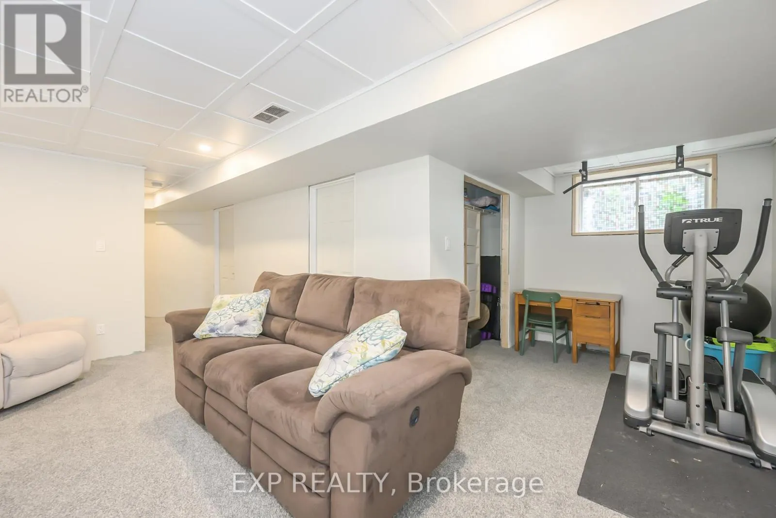 1835 REILLY WALK