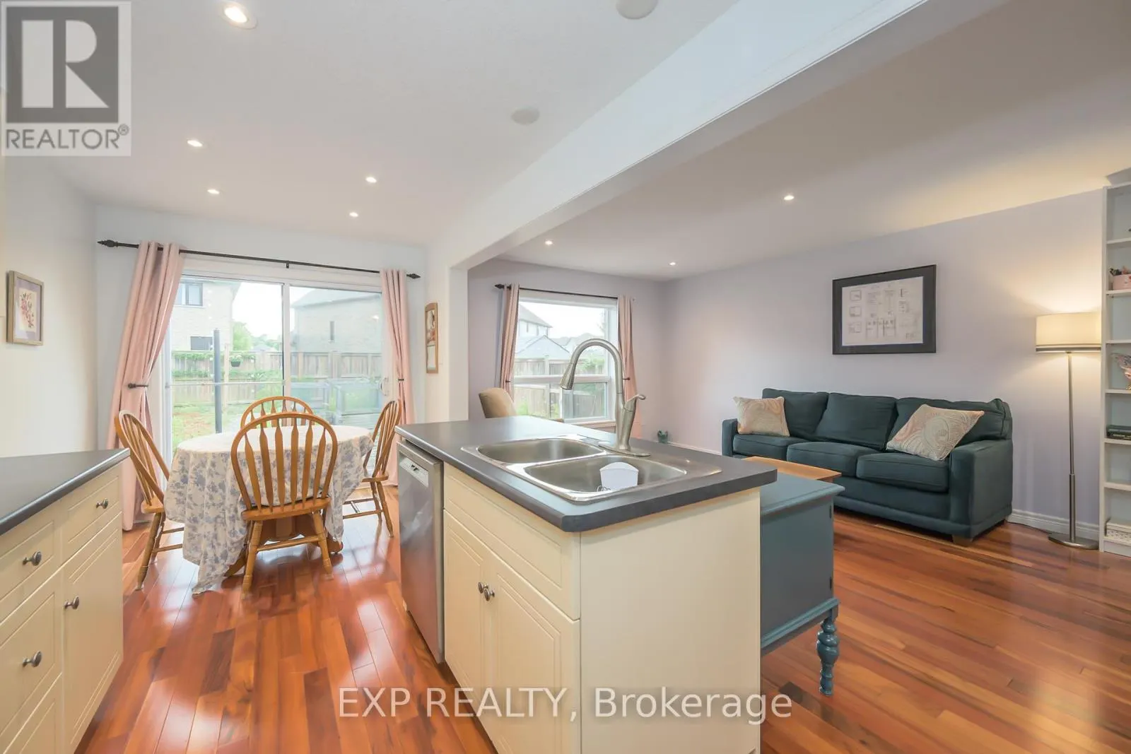 1835 REILLY WALK